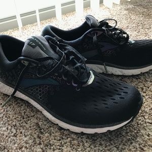 Brooks Glycerin 17, size 9.5, black iridescent